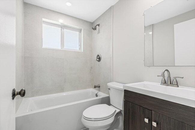 Photo - 541 NE 44th St