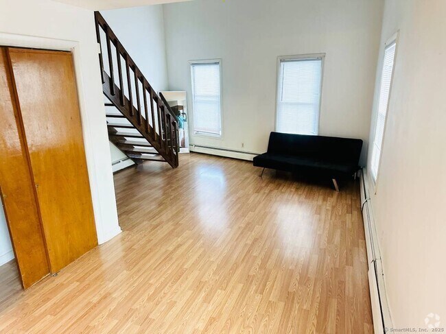 Building Photo - 892 State St Unit 4 Rental
