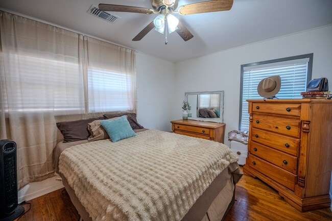 Building Photo - 505 Cypress Dr