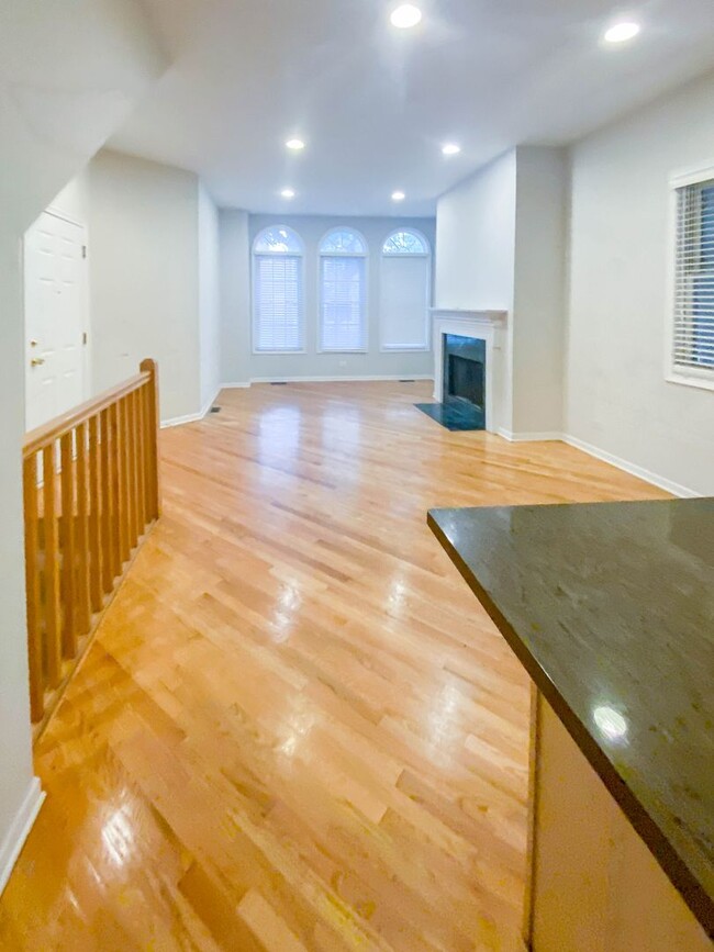 Photo - 2732 N Wayne Ave Apartment Unit 2732-1