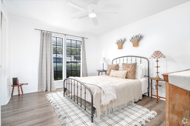 1BR, 1BA - 740SF - Bedroom - The Broadwater at Salado Creek
