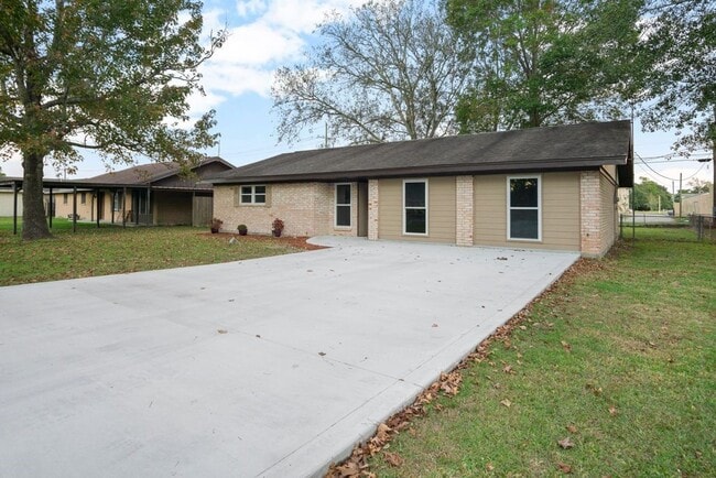 Building Photo - 1347 E Palm Dr