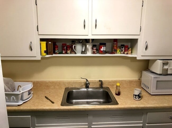 Photo - 15 Saran Ave Unit Room