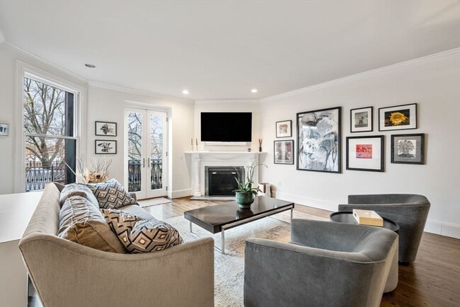 Building Photo - 408 Beacon St Unit 1