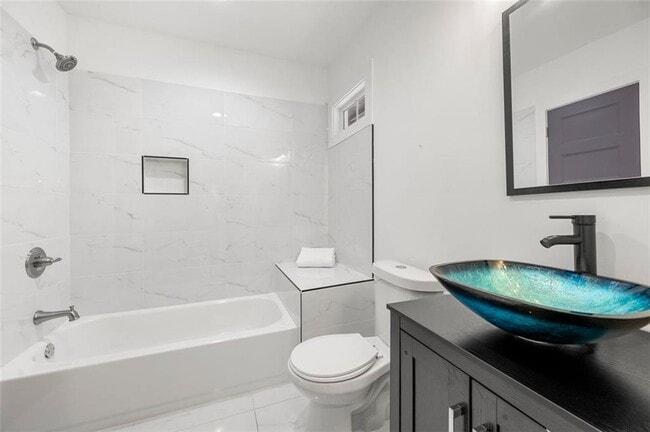 Photo - 883 Gaston St SW