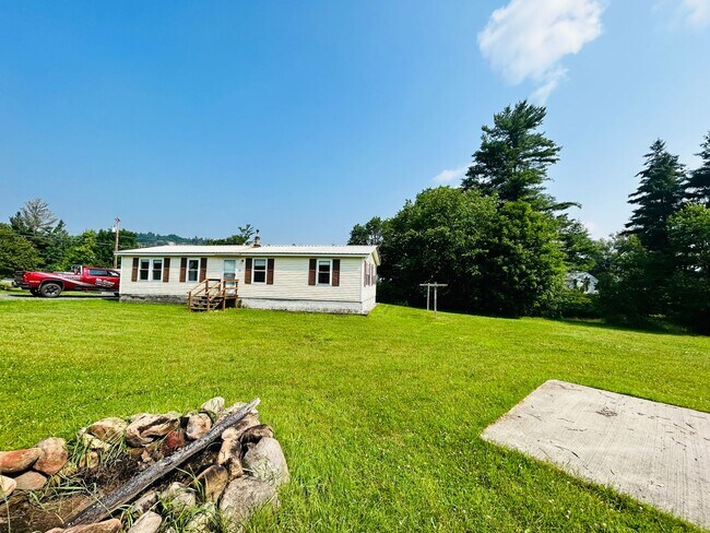 Photo - Country 3 Bed / 2 Bath Home for RENT