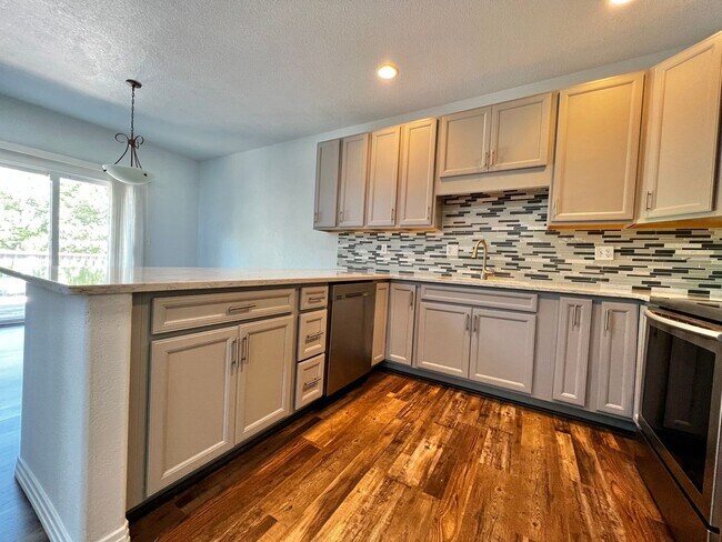 Photo - 3 Bed, 3 Bath Townhome in Fort Collins!