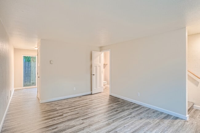 Living room - 129 NE Thompson St Unit 129