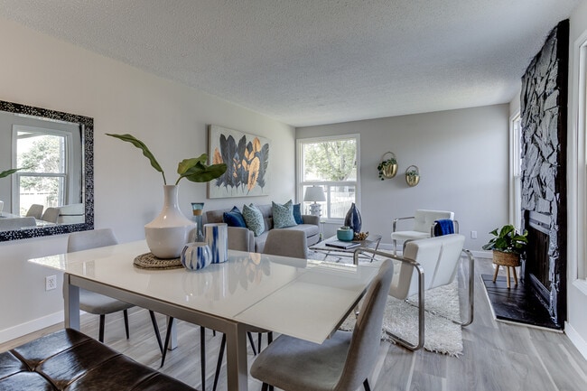 Photo - 7032 Mill Woods Rd S