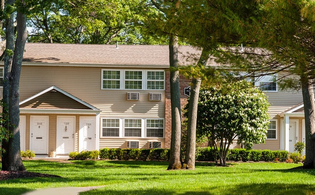 Building Photo - Hillcrest Village Rental