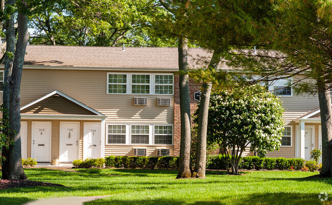 Building Photo - Hillcrest Village Rental