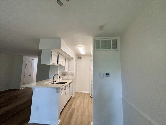 Photo - 2800 Jeanetta St Unidad 2008