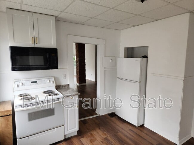 Building Photo - 10 Beacon St Unit 10A