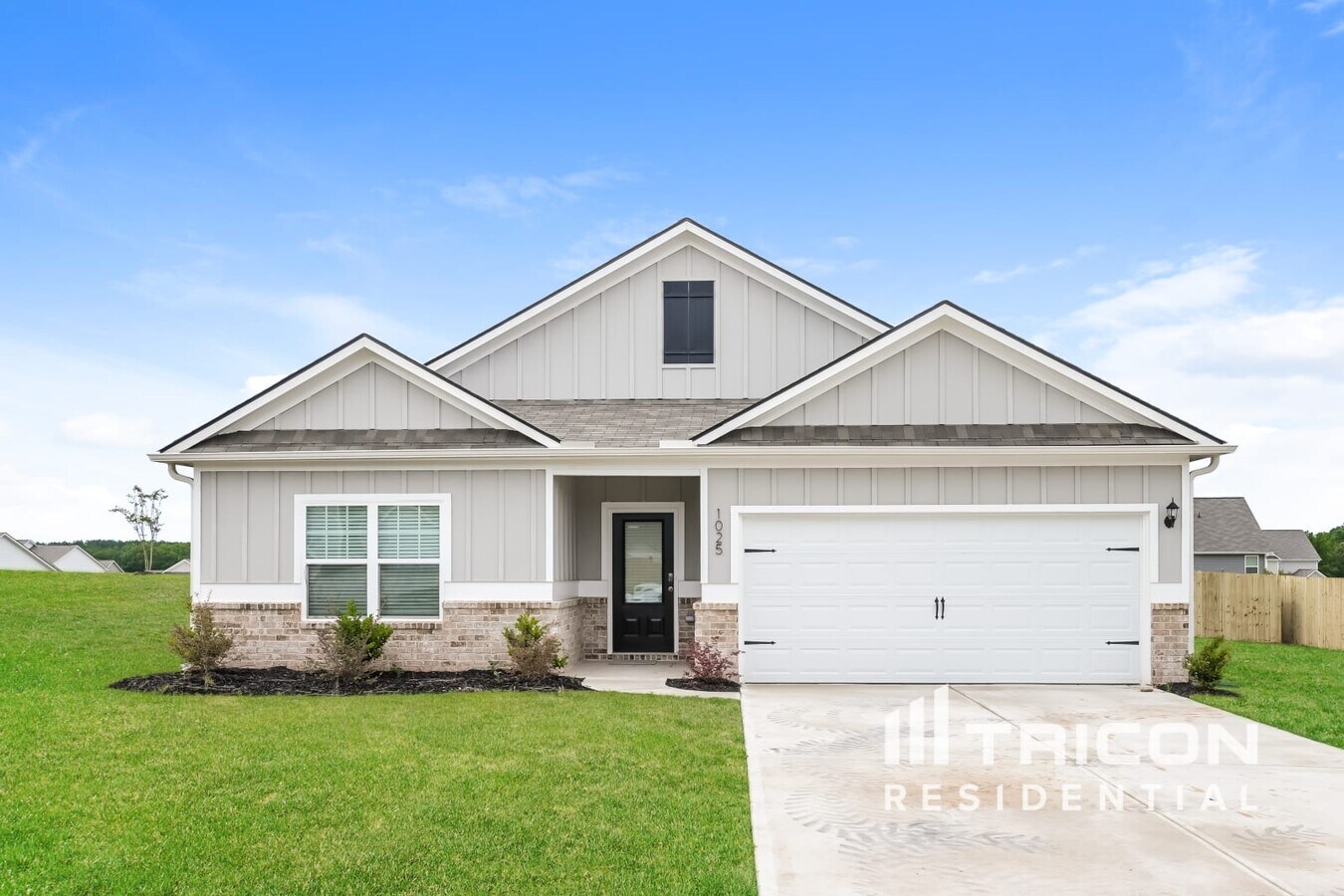 Photo - 1025 Claas Wy House