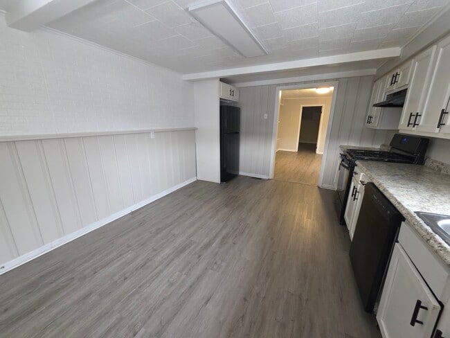 Photo - 4 Bedroom, 2 Bathroom House in the South Side!