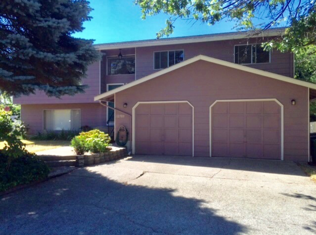 Spacious 4 Bed 3 Bath Kirkland Home with A... - Spacious 4 Bed 3 Bath Kirkland Home with A...