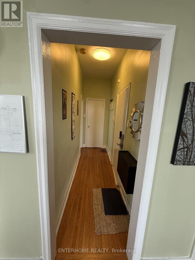 Photo - 51 Queen St E Unit 1