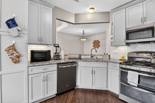 Photo - 6044 Steeplechase Ln