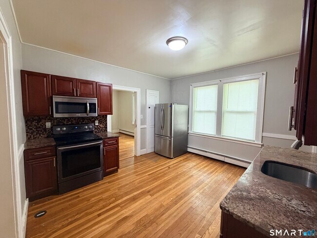 Photo - 152 Lyons St