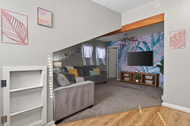 Building Photo - 1427 W Ocean View Ave Unit ID1354829P