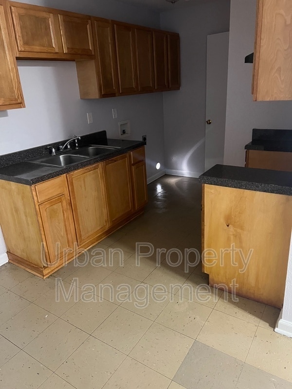 Photo - 713 Regent Pl