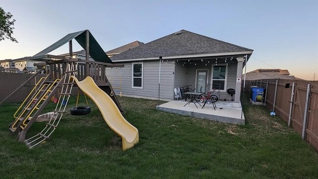 Photo - 612 Ayinger Ln