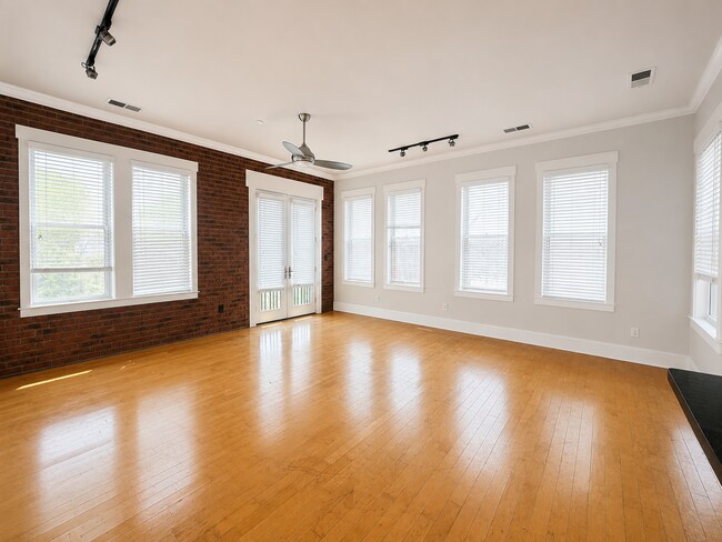 Photo - 709 N 4th St