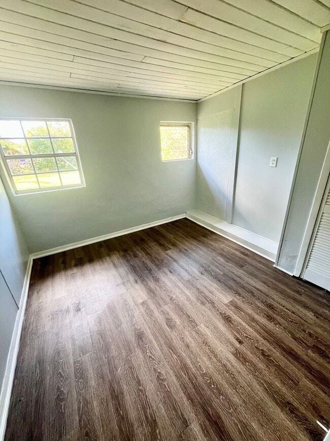 Photo - 3BR/1BA Duplex Near Lake Parker, Large Shared Backyard!