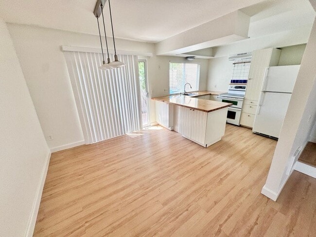 Photo - 7958 Mission Center Ct