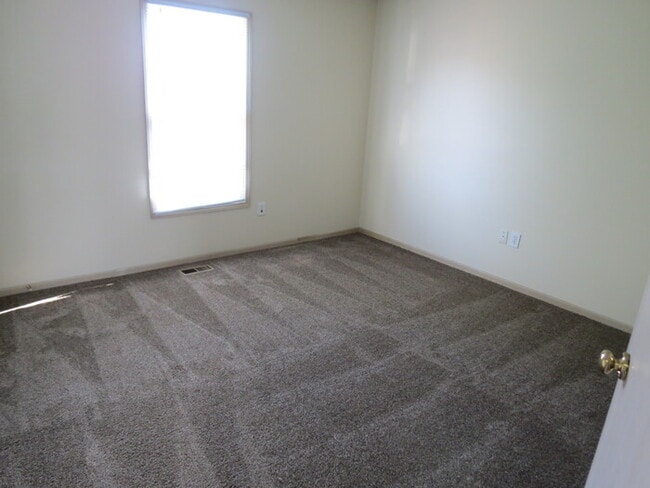 Photo - 857 Radbourne Dr