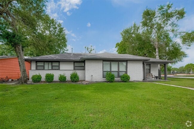 Building Photo - 8057 Ridgeview Dr Rental