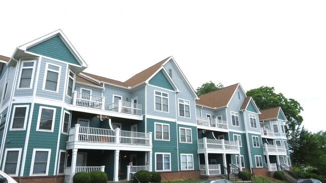 Building Photo - 2 Blocks from UT Law School - 3bd/2ba with TWO PARKING SPOTS Available for FALL 2026! Unit 205