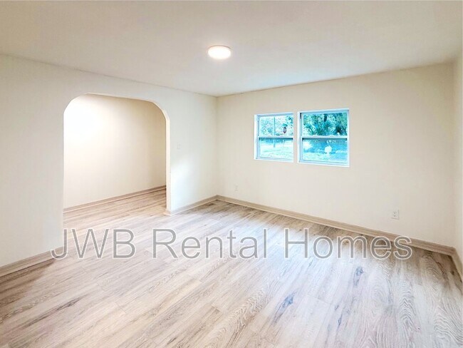 Photo - 960 Garfield St