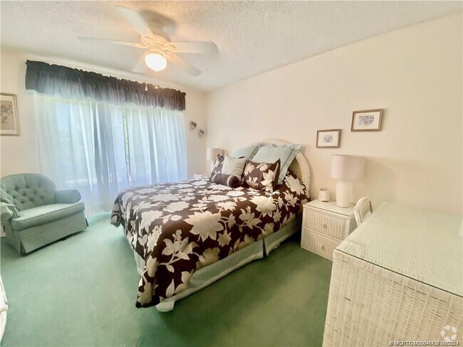Building Photo - 974 NW Spruce Ridge Dr Unit 5 Rental