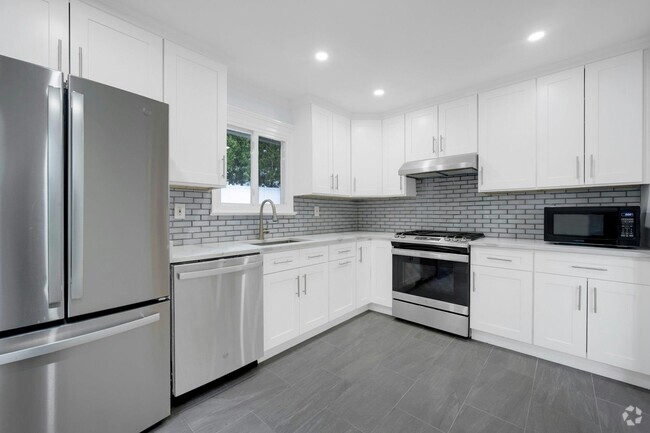 Building Photo - 192 Midland Ave Unit 2 Rental
