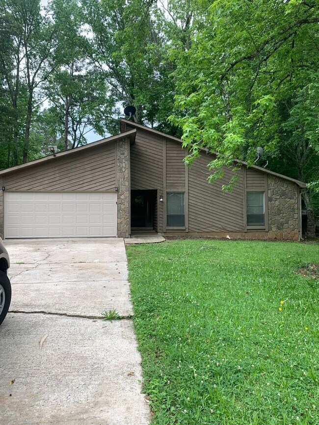 Building Photo - Cute 3 Bedroom  2 Bath