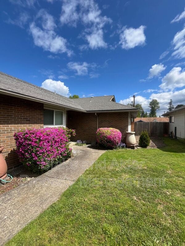 Photo - 5531 SW Lombard Ave