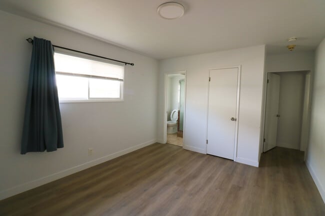 Photo - 26205 Oak St