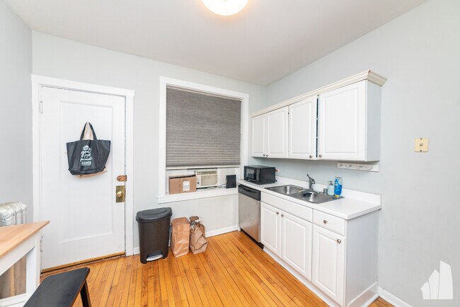 Photo - 2959 N Halsted St Unidad 3