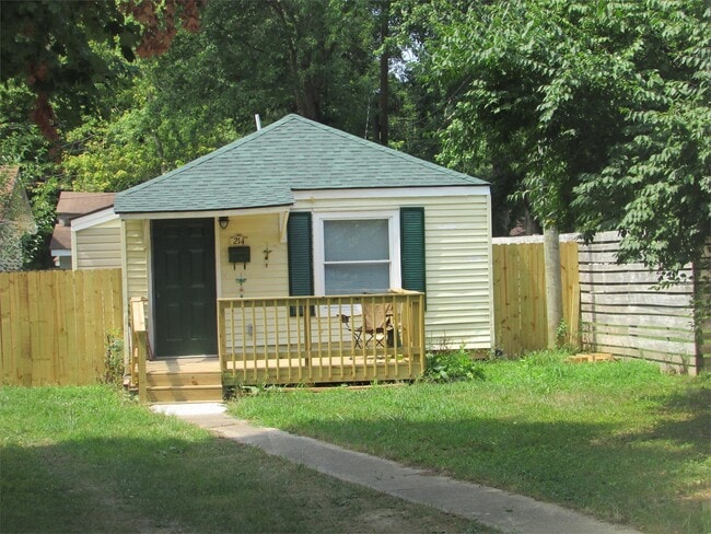 Building Photo - 214 E Williams St