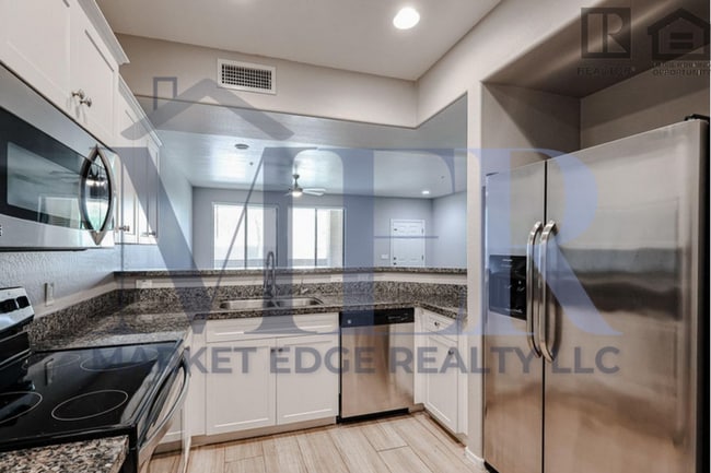 Building Photo - 3Bed/2.5Bath Condo at 35th Ave/Deer Valley... Unit 110