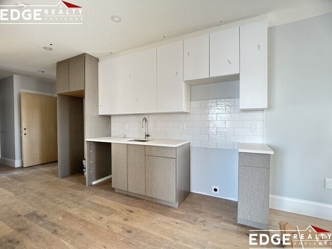 Building Photo - 12 Surrey St Unit 4 Rental