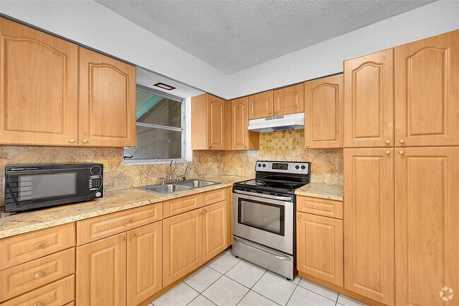 Building Photo - 440 SW 9th Ter Rental