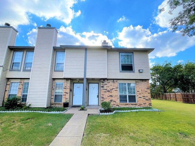 Building Photo - Charming 2 Bedroom in Garland Unit 1