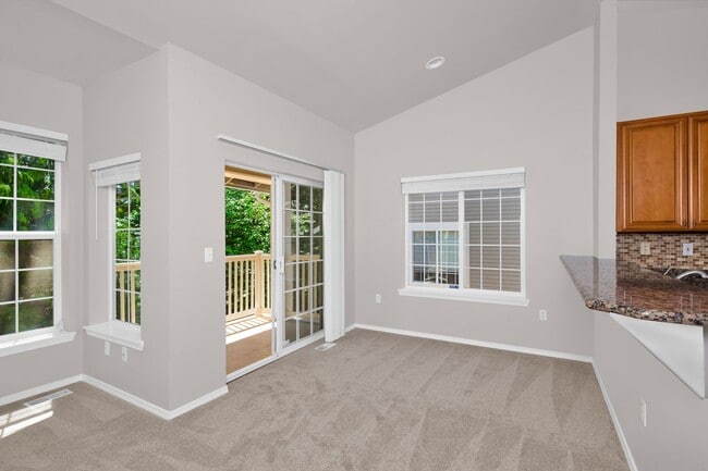 Photo - 3 Bedroom 2.5 Bath Redmond Townhouse