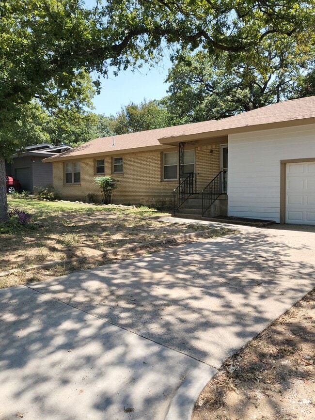 Photo - 304 E Ellen Ave