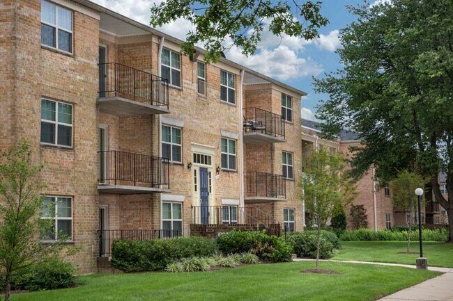 Apartment building at Deerfield Run Apartments in Laurel, MD