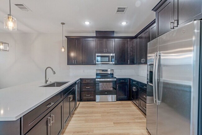 Photo - Gorgeous 3 bedroom townhome with a quick, easy walk to TSU campus!