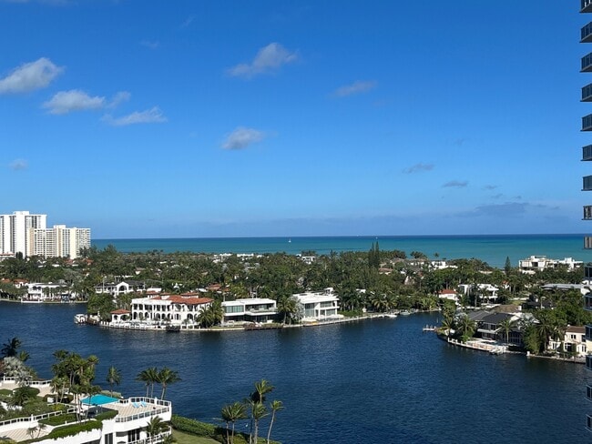 Building Photo - 20505 E Country Club Dr Unit Waterview Condo