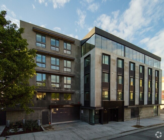 Side view from Beachwood DR - TALA Residences at Gillis House.